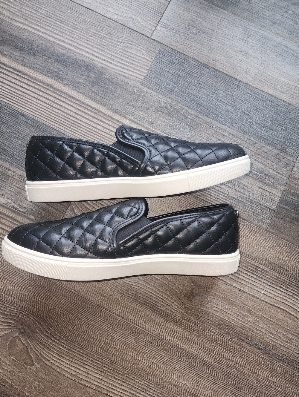 NEW Steve Madden Ecentrcq Slip On Shoes Black Size 11 Quilted Casual Office